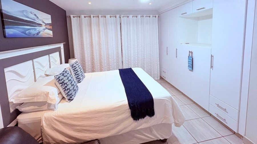 5 Bedroom Property for Sale in Reebok Western Cape